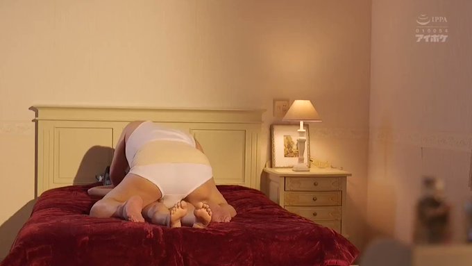 義父にねっとり全身を舐められるのを本気で抵抗できないのは私の体が義父の卑猥な舌を求めてしまっている・・！綺麗な顔もおっぱいも脇も足もケツの穴も残さず舐め味わってやるよ！ダメなのにどうしても拒めない。舐められるたびに溢れるマン汁、何度もイカされ続け私のカラダは完全に義父のもの…。 https://t.co/uBQNTmd5Kg
