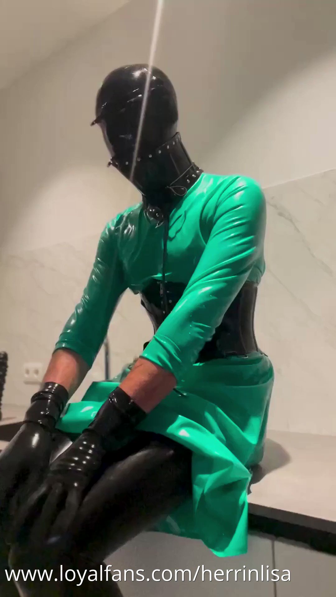 Herrin Lisa Specials On Twitter Rt Dominatrix Lisa Rubber Maid Fun Gqy37gij0r