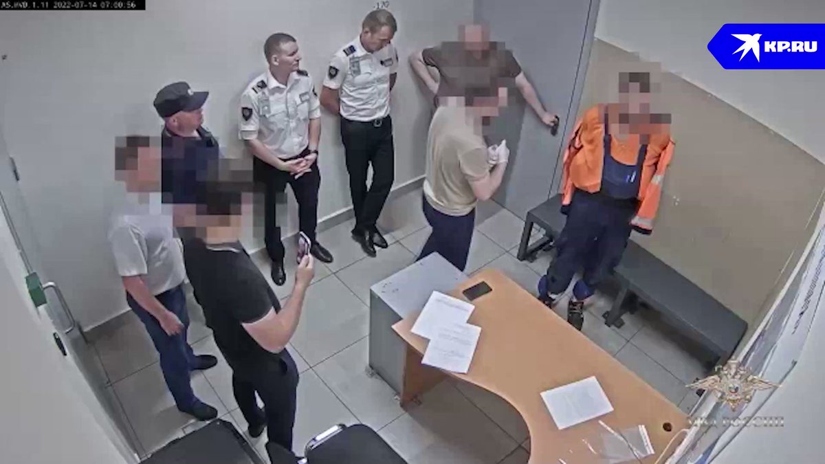 Задержание шереметьева. Задержание шереметьева. Стюардесса босиком. Задержание в аэропорту. Задержание шереметьева.