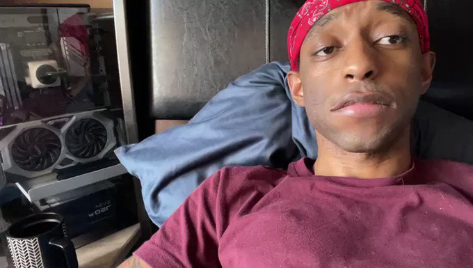 Who wants to have a bare session with me? I’d you do reply with a stroke video ? https://t.co/82WC3Y