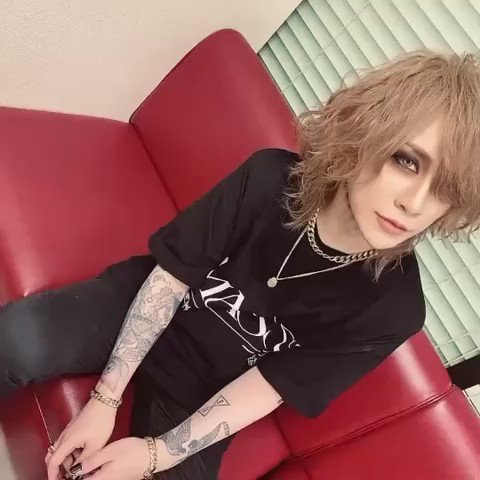 髪すぐ伸びるね俺も