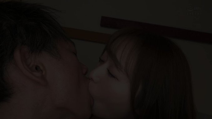 可愛さ全開、爆乳を解放して思う存分にハメ撮り！！

お相手の男優はしみけんさん！

誰もが知る有名人二人が、まるで密会をしているような親密な距離感で激しいS〇X！！ https://t.co/ZN65OdZp2g