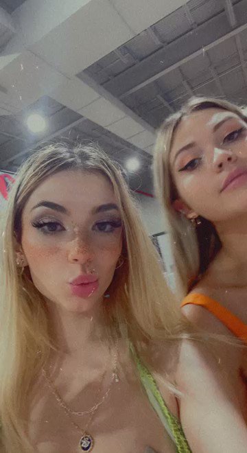 Who caught our 3 girl stream? 🥵 @demihawks1 @Angiechatur https://t.co/XYVLHsHUoV