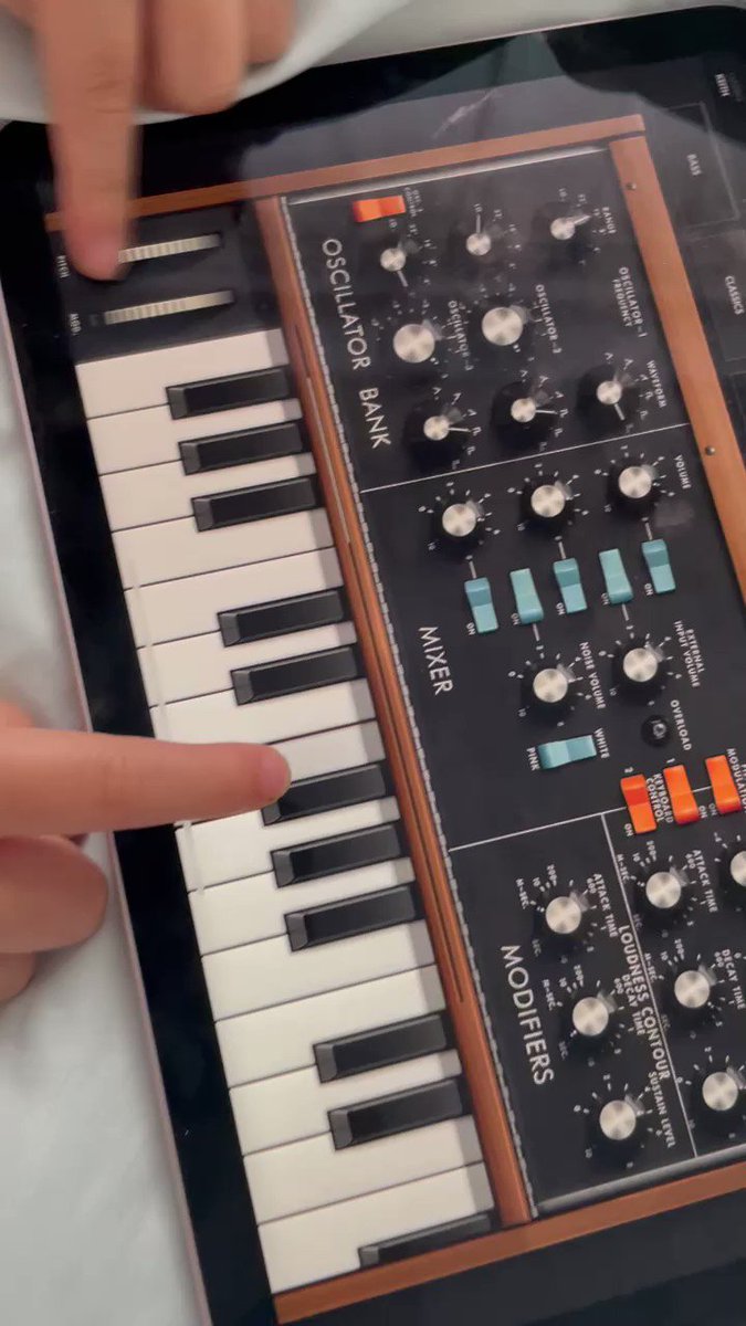 付与 moog MINITAUR アナログ モノフォニックシンセサイザー ベース