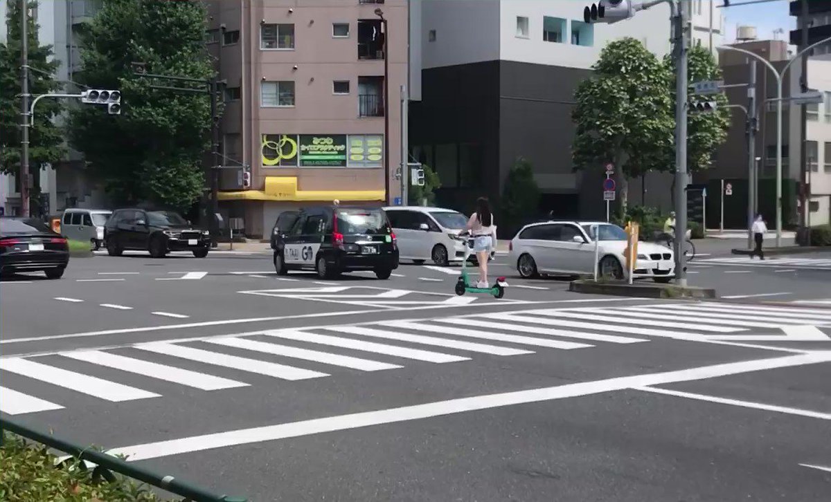 これうちの辺りだとロード乗ったチャリカスがやるのよね。ウンコメット被って得意気に右折レーンに居たのには呆れた。 