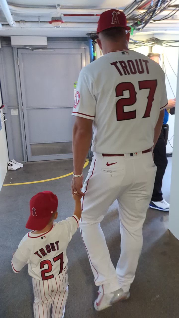 Baseball Bros on X: Mike Trout with his son at the Home Run Derby