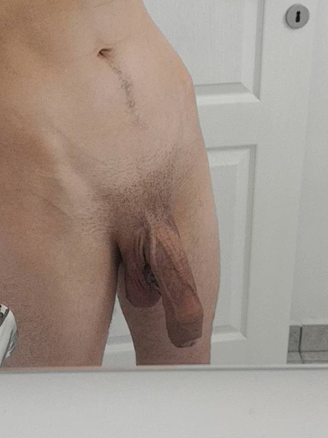 Wiggle wiggle.
 #socialenvy #softcock #soft #hangingcock #follow #retweet #masturbate #nsfw #uncut #naked