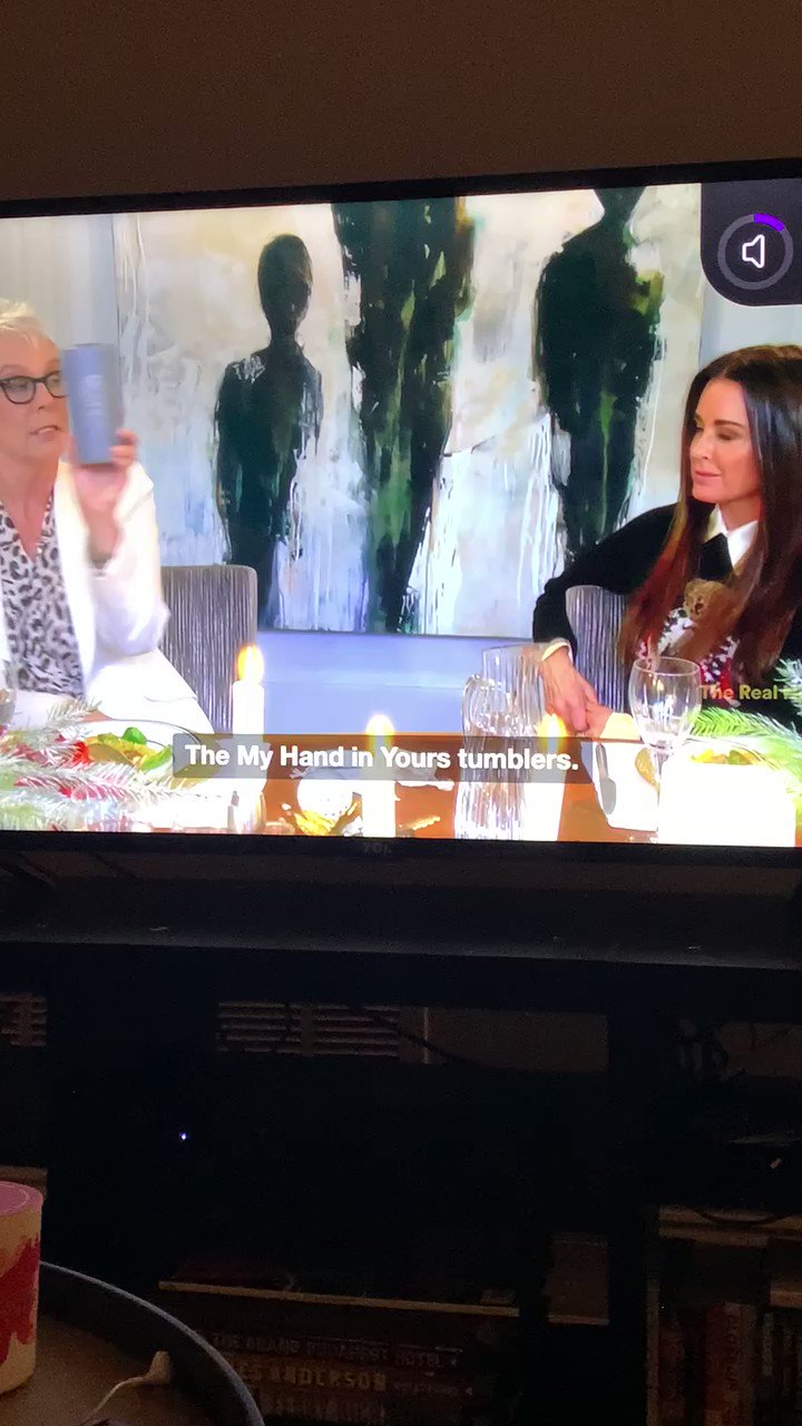 Arriba 69+ imagen jamie lee curtis wind chimes Thptnganamst.edu.vn