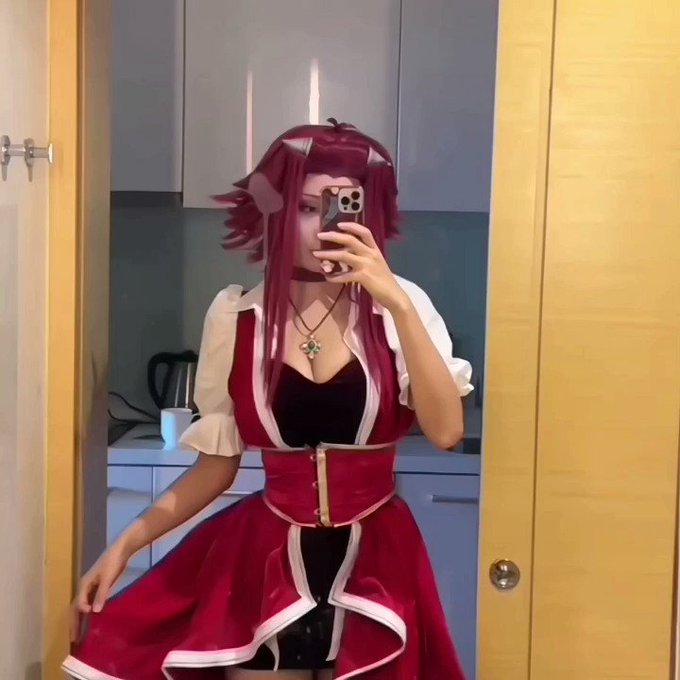 コスプレイヤーkisaragiAsh_cosのTwitterエロ動画2