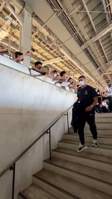 Psg Japan パリ サン ジェルマン大阪府に到着 Welcome To Osaka Psgjapantour22 パリサンジェルマン来日 T Co Icrlrsoi03 Twitter