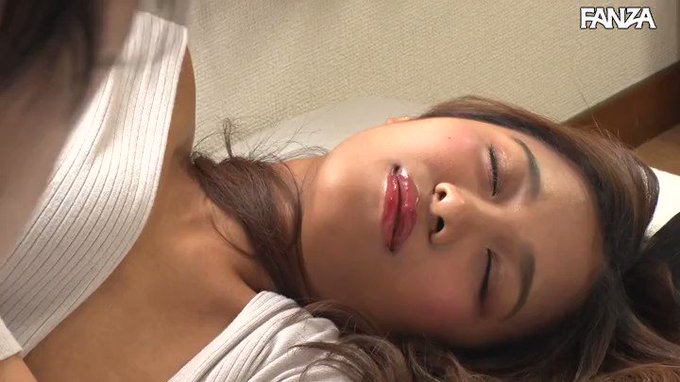 記憶にございません

朝、目覚めると見知らぬギャルが隣で寝ている事に気付き、昨夜の答え合わせをする面白・エロい物語です。

黒ギャル特有の黒ずんだ乳首・おま〇こを同時に楽しむ事ができ、『昨日の続きしよッ♪』の一言で最高潮の興奮を迎えます◎

夏に視聴するとっておきの作品です。 https://t.co/mGBtGjiKKS