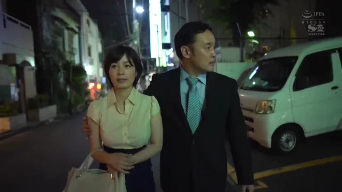 奥田咲 彼女の性欲は解放され、舌を絡める接吻すると愛おしく見つめた肉○を激しい舐め上げて、愛液滴る蜜壺へいざなう…