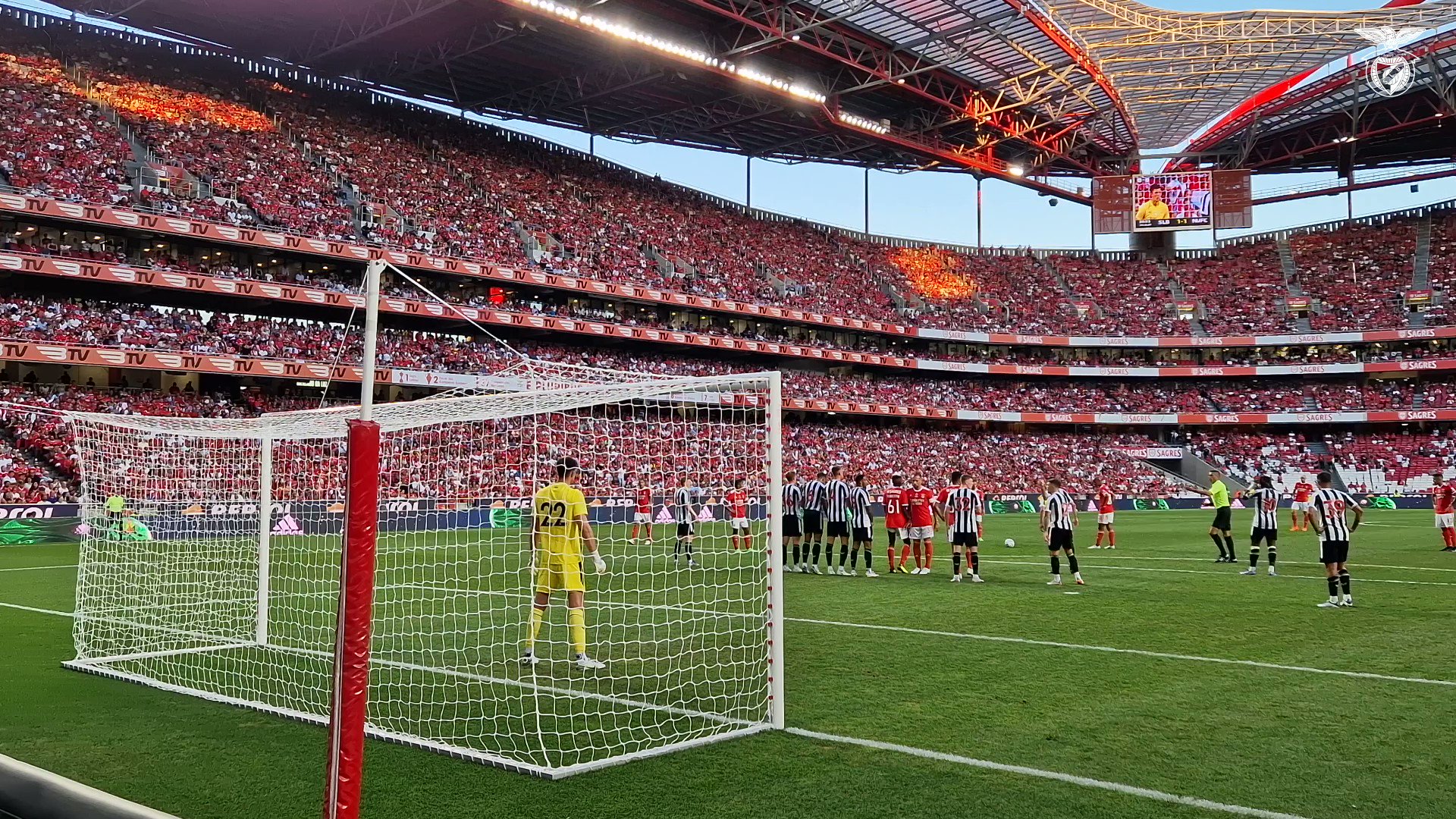 🎥 O golaço de @grimaldo35! 

#EusébioCup #SLBNUFC #EuAmoOBenfica”