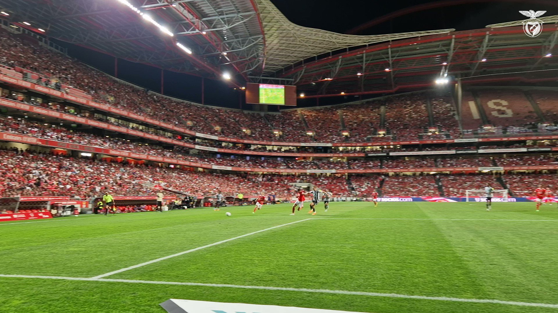 🎥 O golo de @HenriqueAra7!!!  

#EusébioCup #SLBNUFC #EuAmoOBenfica”