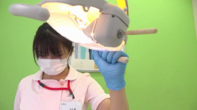 歯医者さんに行ったら、歯科助手のお姉さんのおっぱいが顔に当たって、全神経を鼻の頭に集中させる男性です。

 https://t.co/9zRJGU0qfp