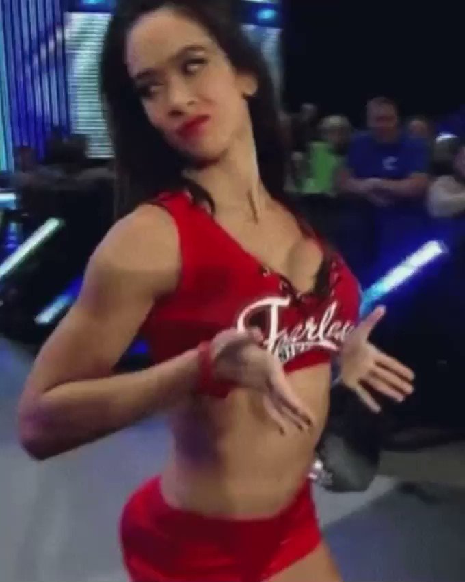 RT @TheCovalentTV: Who remembers when AJ Lee dressed up as Nikki Bella? https://t.co/qZJlKQRUhM