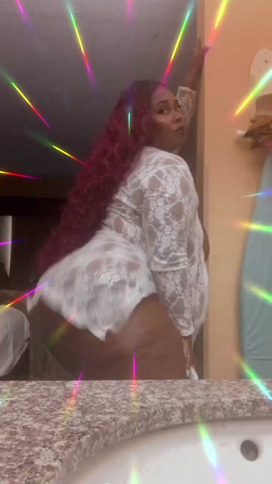 Juicyyyy’s pics and videos