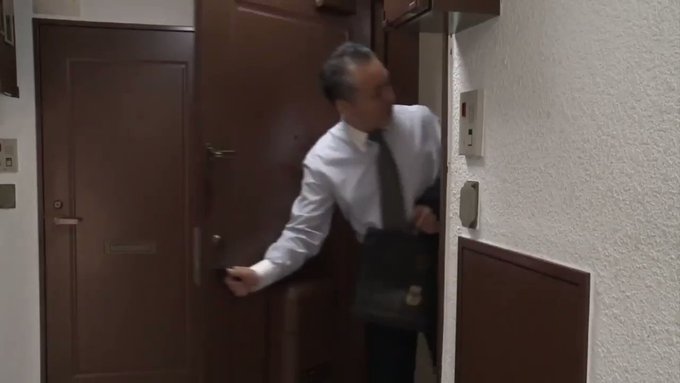 母である前に女！夫も子供もなんのその、男にまたがり腰を振る！息をする様に不倫をする、彼女らの頭の中はSEXのみ！母親たちの、溜まりに溜まった性の暴走を描いた https://t.co/IJnS8xdJT9