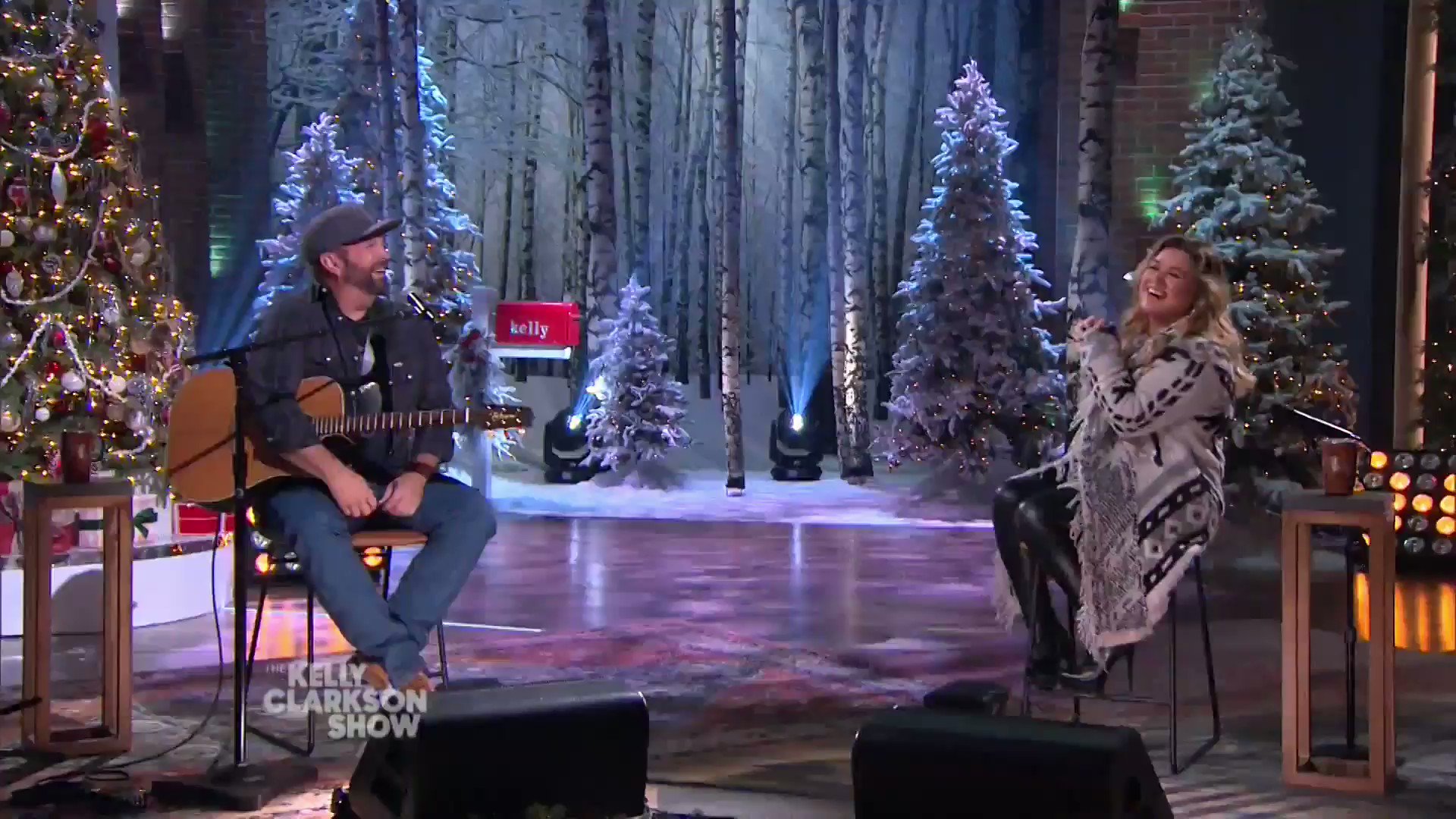 Lirik Lagu Blue Christmas Kelly Clarkson