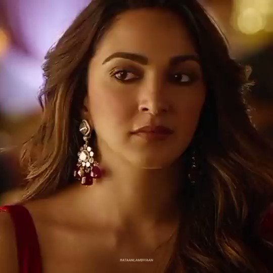 Happy Birthday Kiara Advani!     