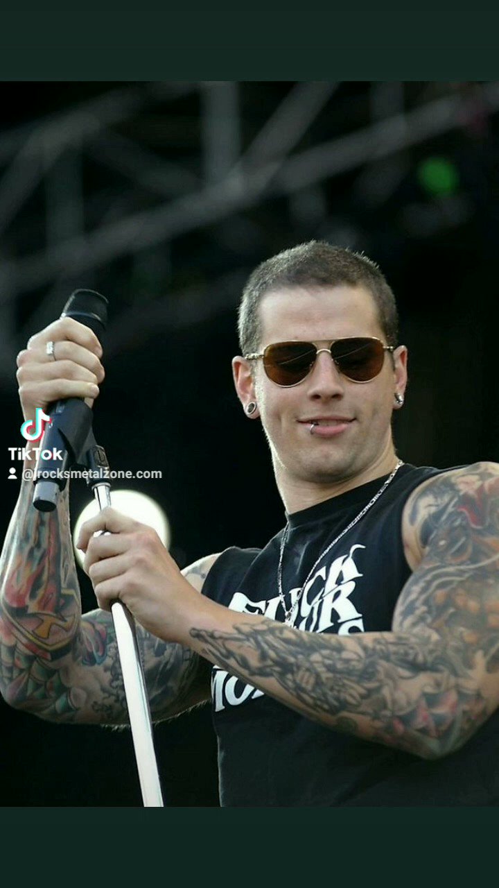 Happy birthday M. Shadows 

July 31, 1981

What\s your favorite Avenged Sevenfold track? 

 