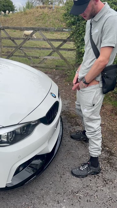 Pissing on some Cunts Bonnet! #scally #piss #fetish #gay #chav #dogging #bmw 😈😉 https://t.co/5ifN9v4