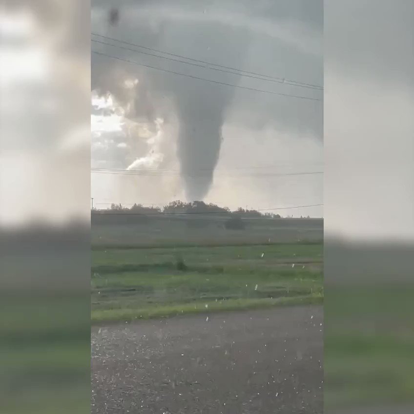 Торнадо в приволье. Смерч в канаде. Торнадо в деревне. Нацбатальона "ураган". Торнадо в вологде 2020.