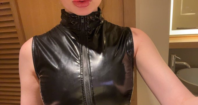 I just want people to know I’m more than just my ass… my boobs are nice too ? Happy national boob day