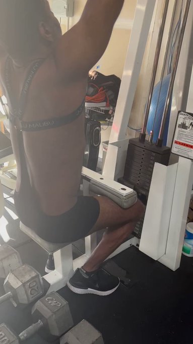 #JJMalibu singlets are the most comfortable to wear during back workouts #Workout #backworkout #FitGay