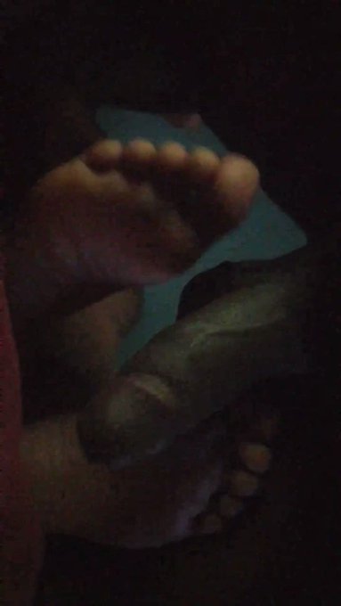Those tapps was feeling amazing
#footjobs
#CouplesPlay 
#feet 
#BBCDaddy 
#dickmilk
#erectpenis https://t