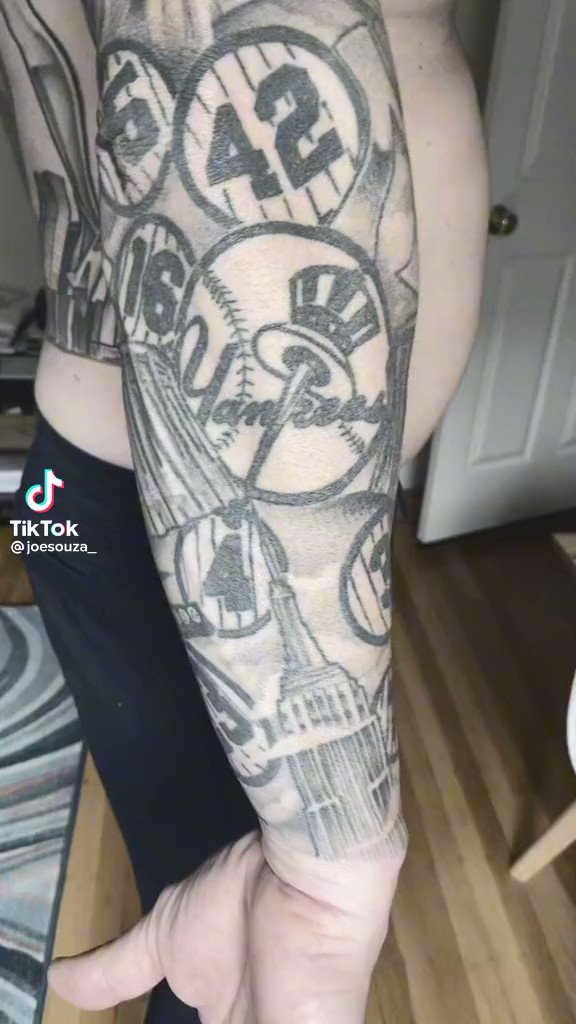 Baseball Bros on X: This Yankees tattoo is incredible   / X