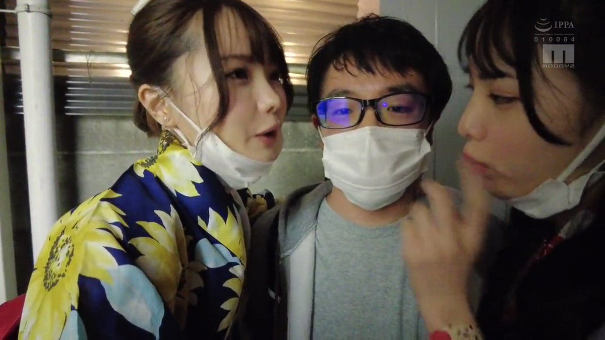祭りの帰り 彼女たちはｺﾝﾋﾞﾆの駐車場で僕をからかうようにｷｽをする。僕を試すように。 僕は彼女たちに連れられ浴衣姿のままｴﾁｴﾁする。ひと夏の夜のほのかに甘い思い出として。