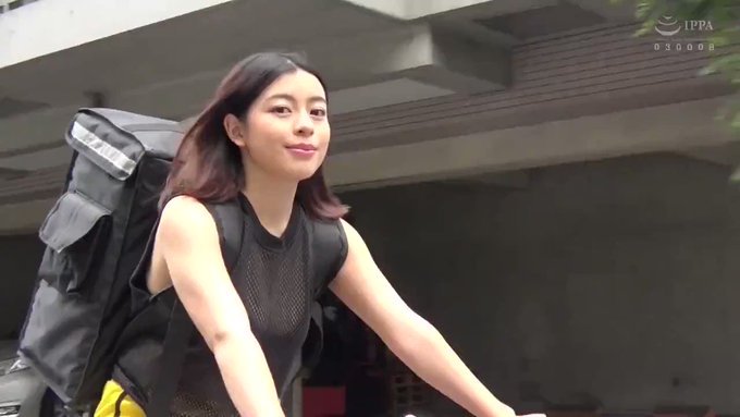 健康的なハーフ美女が宅配先でお客さんに特別ご奉仕ww
ピュアな笑顔で男に跨り腰振りまくる美女に大興奮^^ https://t.co/XtAqs8LXYA