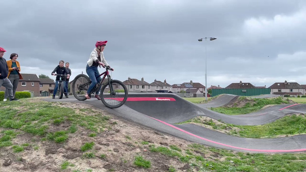 Things you love to see..... @JennyGilruth having a wee shot of the new Kennoway Pump Track.Why don't you get yourself down there and have a go as well? It's free and floodlit so open all hours! https://t.co/O8NR67uGuw