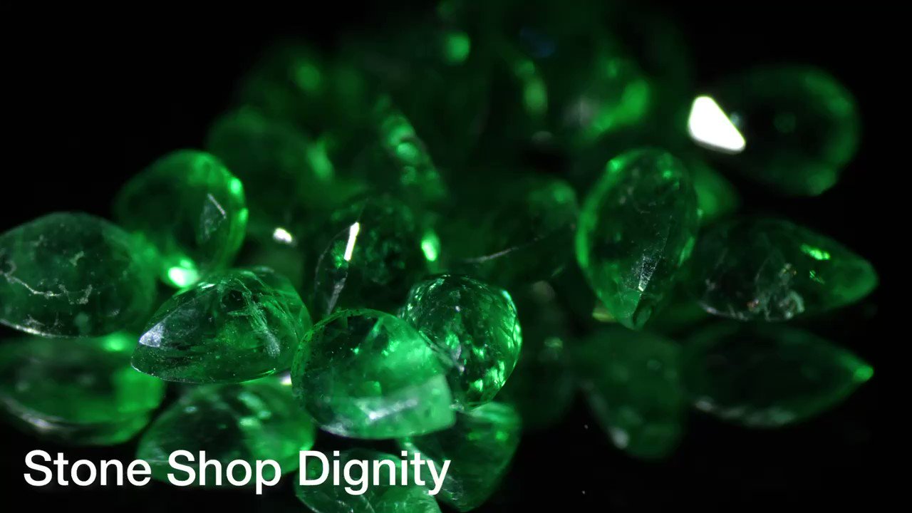 Stone Shop Dignity 宝石プレゼント企画 抽選で3名様に 綺麗な エメラルド をプレゼント 応募方法 Rt イイネ S S Dignity をフォロー 今週の8月8日 日 23時59分まで 当選者には9日にdmを送ります T Co 8rpkv0vbrl