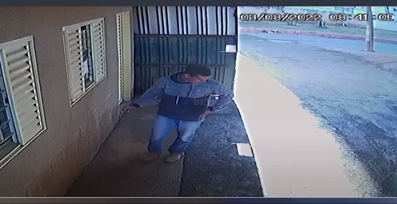 Babilônia on Twitter: "Homem mata colega de trabalho após esbarrão no