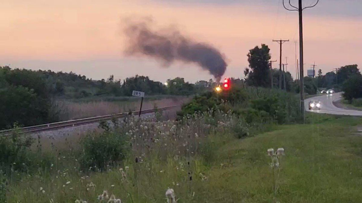 When you pass a bunch of people standing along railroad tracks you have to think what's happening oh yeah steam engine https://t.co/QzI4YBk3NC