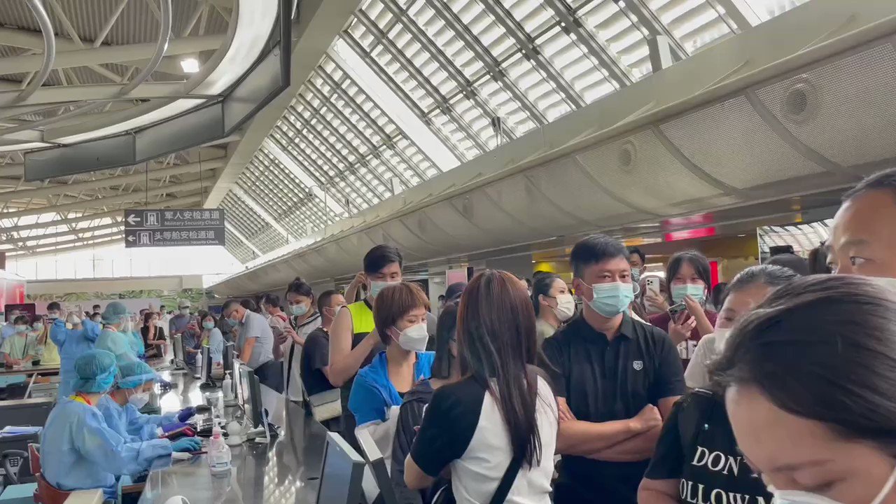 Re: [新聞] 防遊客逃離 三亞所有航班取消 動車禁售車