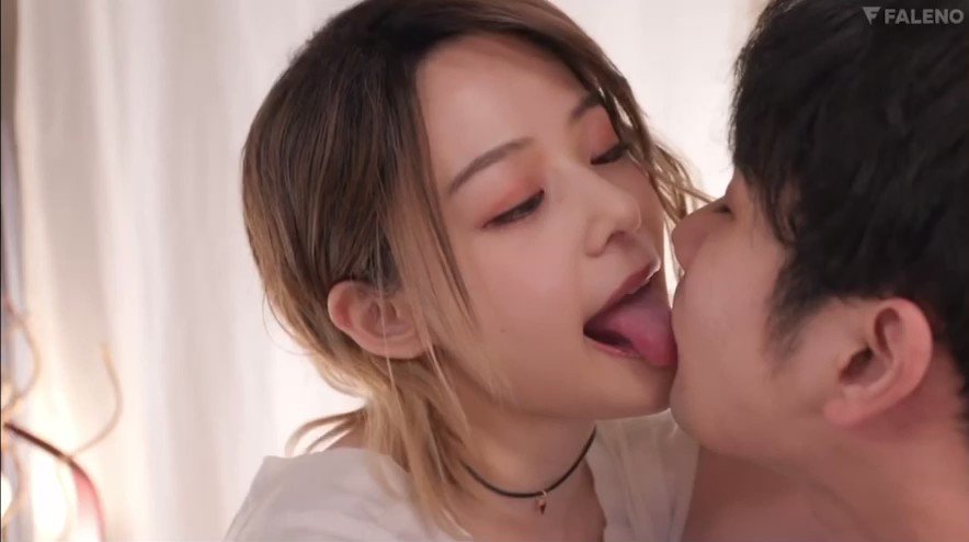 吉高寧々 「 めっちゃ硬くなってる😈 」 「 ほらいっぱい出して❤︎ 」 ボクの彼女は地元で有名な焦らし騎乗位で精子を搾り取りまくる小悪魔ギャルビッチでした😈 関西弁淫語と焦らしテクで責められたらチンポの疼きは止まりません❤︎