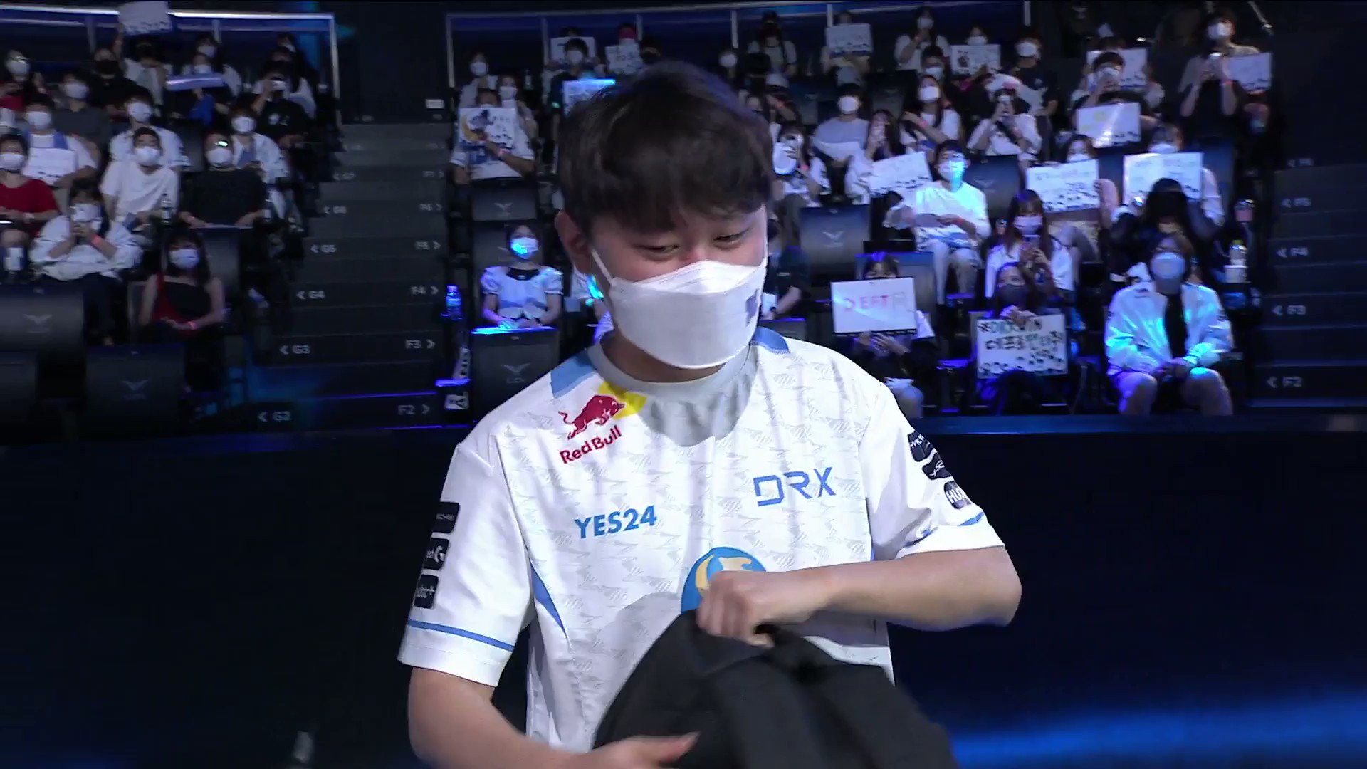 Re: [外絮] DRX Pyosik的慶祝動作