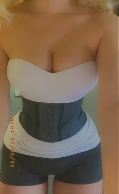 That body right but you know this pussy fat ? https://t.co/glYGAiLpZG
