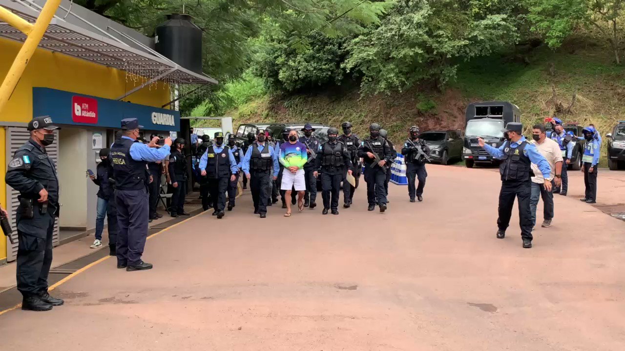 Policía Nacional de Honduras on Twitter: "#AHORA | Llegada del ciudadano Michael Derringer Powery Wood, quien fue capturado en las últimas horas en Guanaja, Islas de la Bahía https://t.co/RYgjqA8XDf" / Twitter