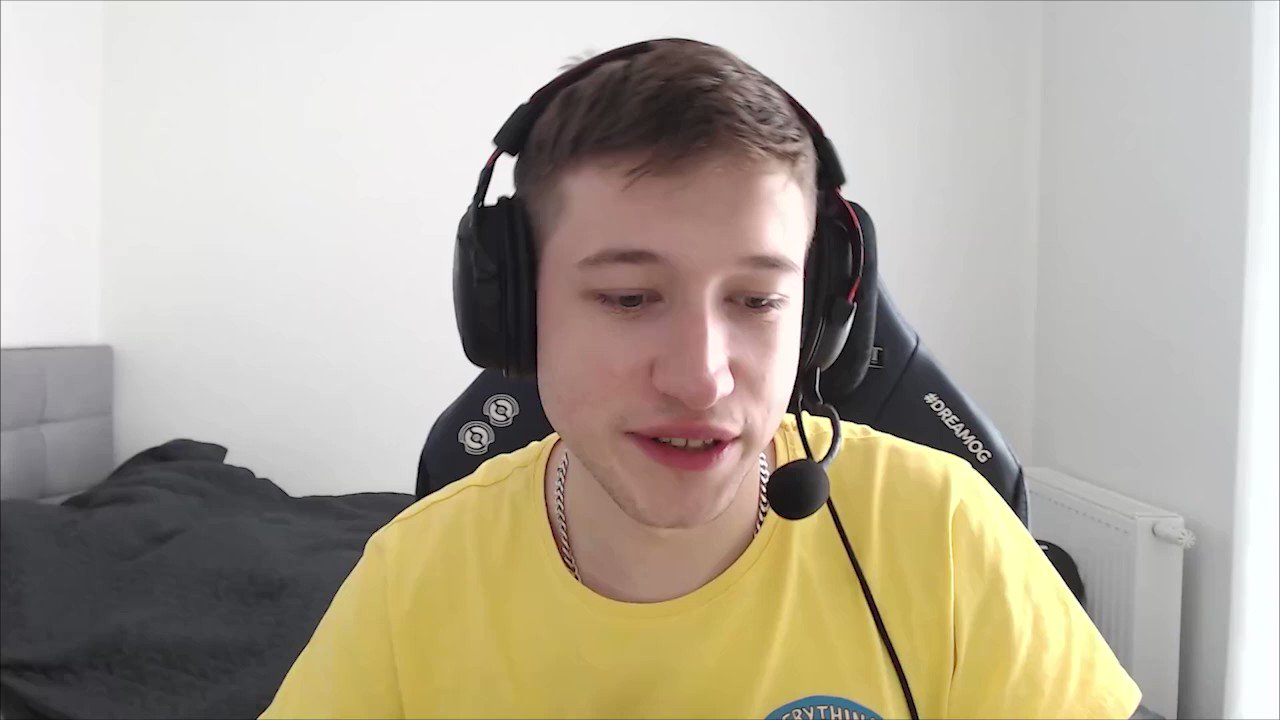 mantuu on Twitter: "I hope you're all ready for today's react video ...