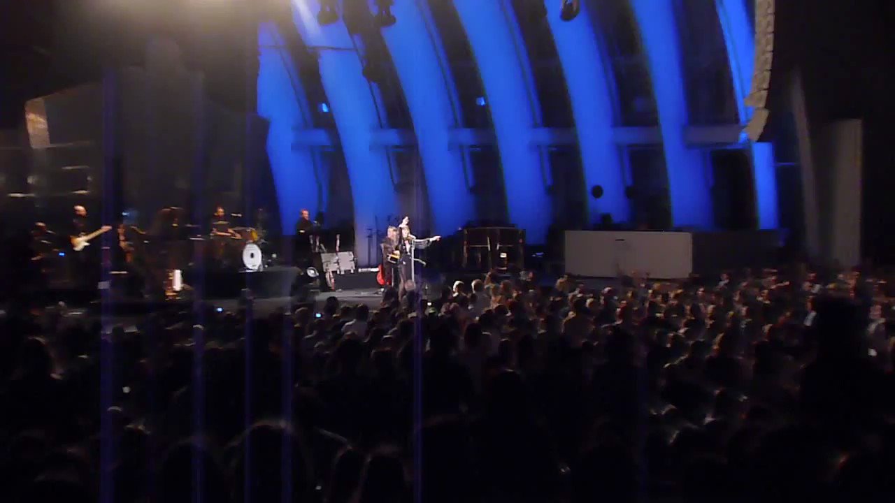 Vídeo Florence welch and the machine cantando singing happy birthday feliz aniversário 