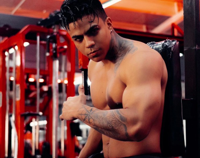 Happy Monday! Get your workout on with "gym lover" Nix Paradise! #JockMenLive #muscles #Camguys 
@Nixparadisef4f