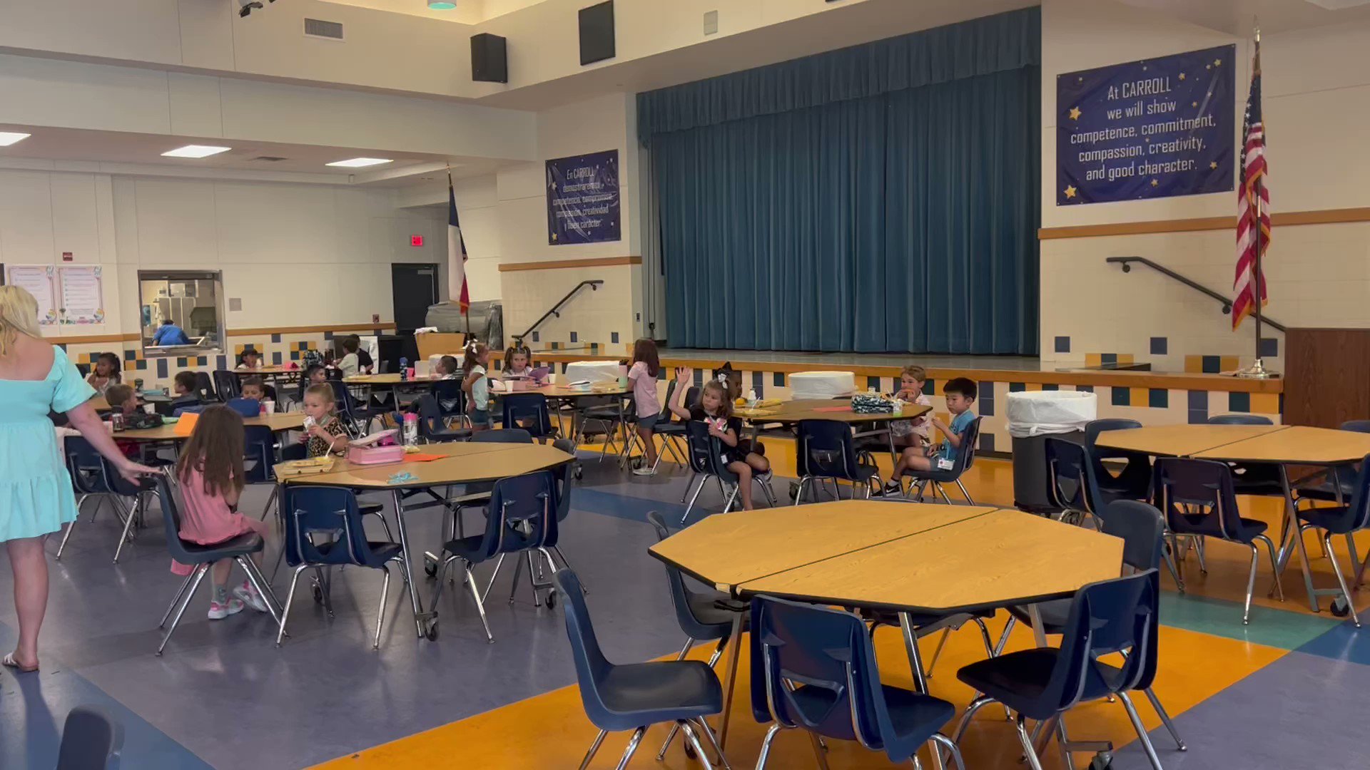 Carroll Elementary On Twitter Kinder Lunch Is Going Smoothly El