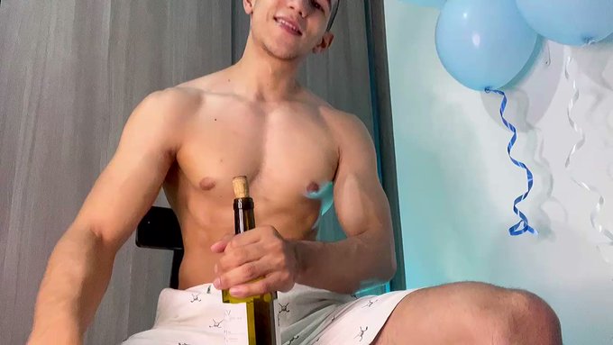 you need check my new content  in Onlyfans and of course join to my room see u soon ??

https://t.co/6EXfk2VlcL