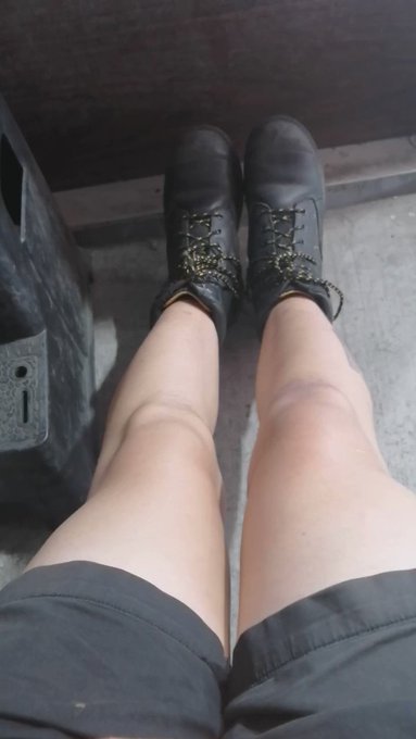 Admiring my legs a bit while I'm at work.. Do you think I have nice legs? #legs #hot https://t.co/SB
