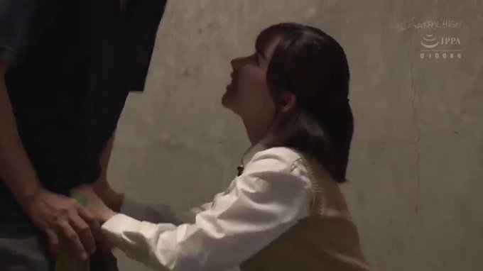 夜の公園を散歩していたら…
こんな女子学生に遭遇(＠_＠;)
誘われるままに付いて行くと、その先に待っていたのは(^_-)-☆ﾕﾒﾀﾞｯﾀﾘｼﾃﾈ!! https://t.co/Hhg8HSaQ3E