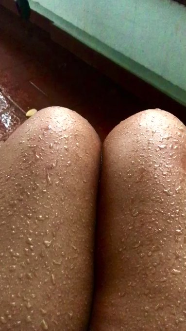 Am all wet 😚😚😚 https://t.co/FnhNZhDygM<a href="/tag/mybodymychoice"class="tags"><span>#mybodymychoice</span></a>